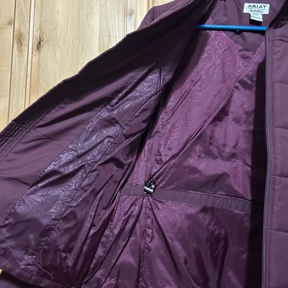 Ariat Women's Burgundy Puffer Jacket - Picture 4 of 5